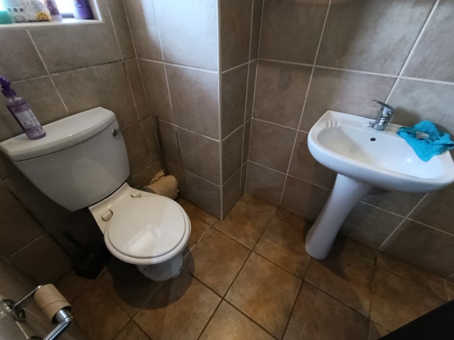 1 Bedroom Property for Sale in Vredenhof Sh Free State